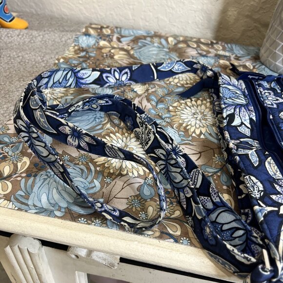 Vera Bradley Set-Crossbody Purse Blue Floral Design And Matching Wristlet - Picture 10 of 16